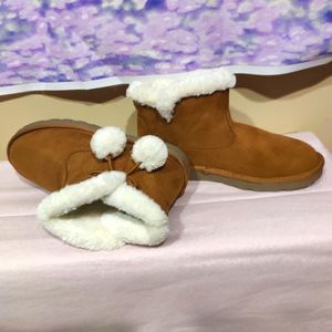 Big Girls Size 6 Fur Boots Brown and White it Fur accents